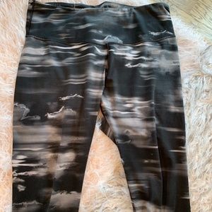 Old Navy Capri Length Dark Gray Leggings XXL